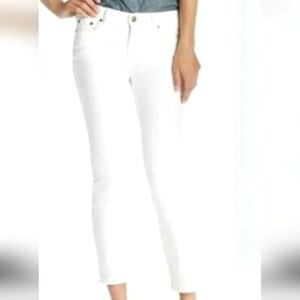 White Cropped Ankle Jeans with Classic Style